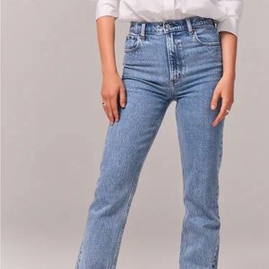 NWT Abercrombie Ultra High Rise 90s Straight Jean sz 27